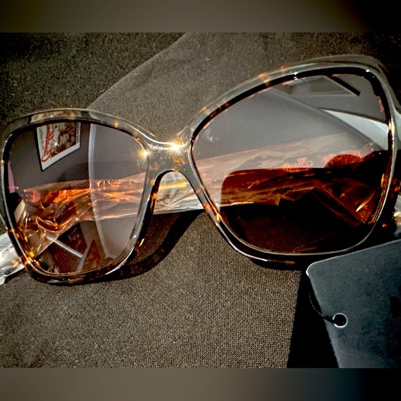 Mimco Majesty Sunglasses - Picture 6 of 12